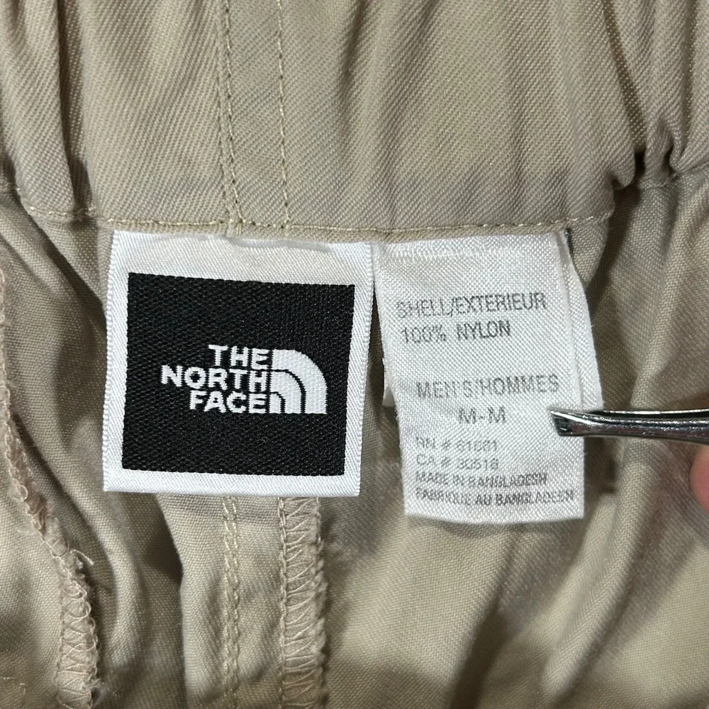 The North Face Mens Khaki Nylon Cargo Hiking Shorts Tan Size M Built In Belt